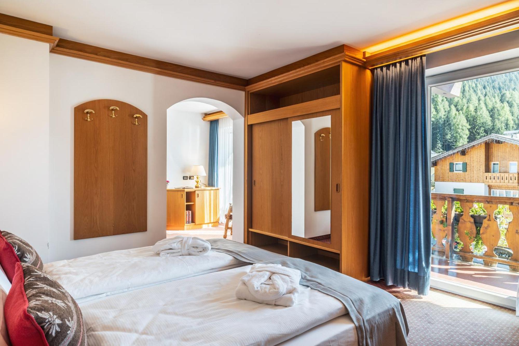 Hotel Meida Pozza di Fassa Esterno foto